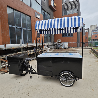 Restaurant Mooie design decoratief display 110 * 70cm driewiel voedselmandje met paraplu