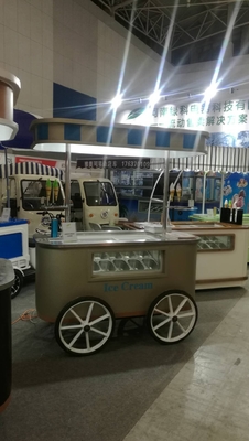 Mobiele mini-ijswagen met vriezer