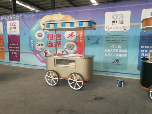 Mobiele mini-ijswagen met vriezer