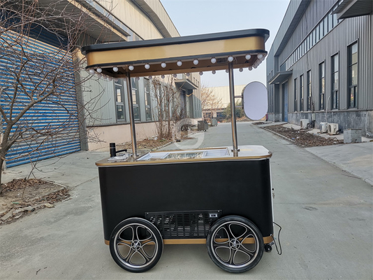 Gelato-showcase kiosk ijsvriezer handdruk Italiaans ijswinkelmandje